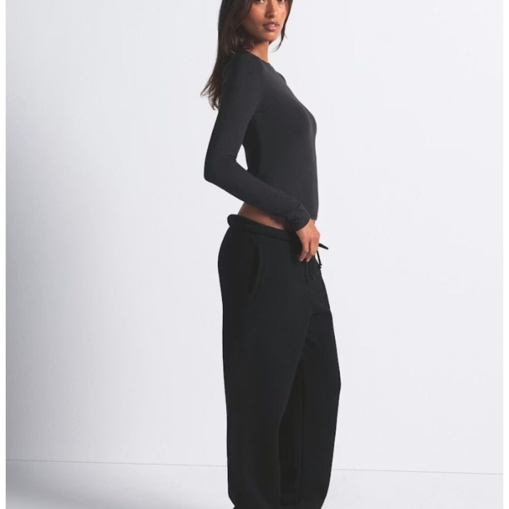 NEW SKIMS Cotton Jersey Long Sleeve Tee Small Soot Black T-Shirt NWT - Picture 5 of 5